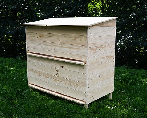 Dřevěná králíkárna se 4 kotci